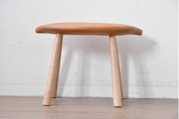 中古　木工房 大地　葉のような座面デザインのリーブベンチ　(R-085990)