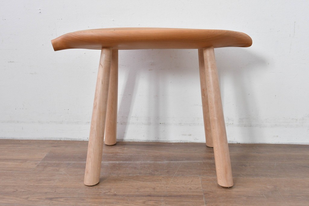 中古　木工房 大地　葉のような座面デザインのリーブベンチ　(R-085990)