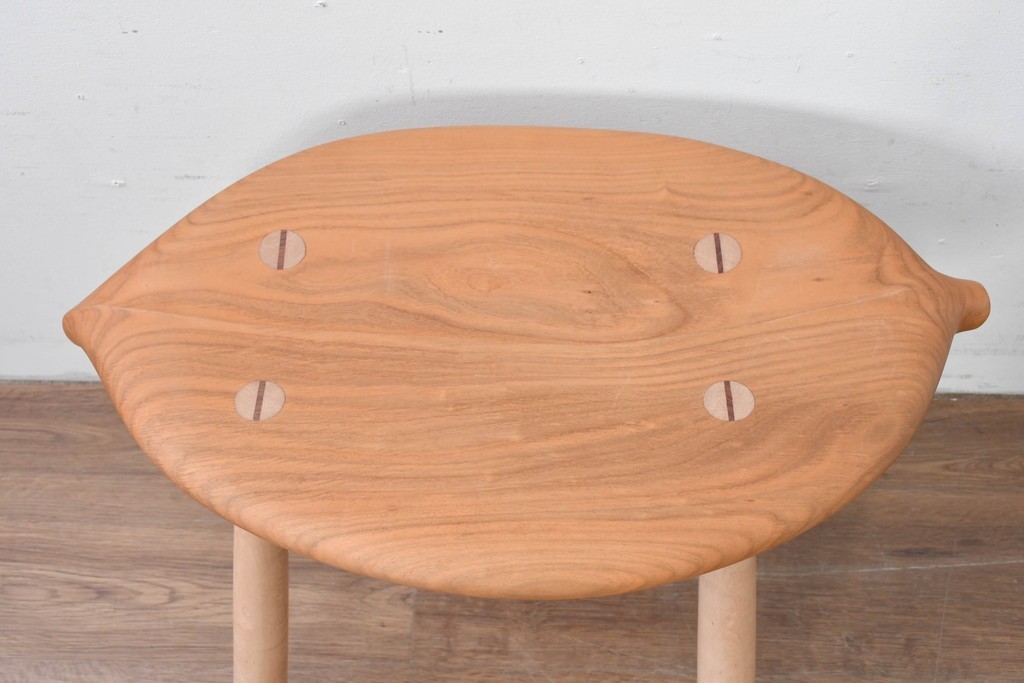 中古　木工房 大地　葉のような座面デザインのリーブベンチ　(R-085990)