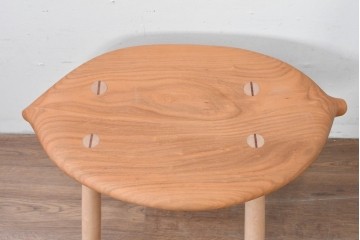 中古　木工房 大地　葉のような座面デザインのリーブベンチ　(R-085990)