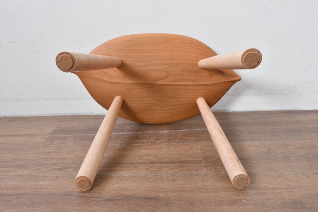 中古　木工房 大地　葉のような座面デザインのリーブベンチ　(R-085990)