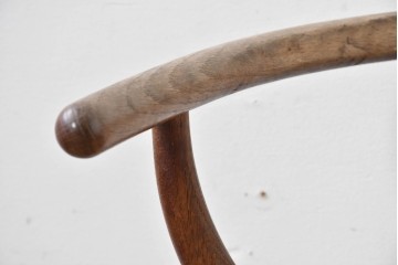 デンマーク　希少なヴィンテージ品　北欧家具　老舗家具メーカー CARL HANSEN&SON(カール・ハンセン&サン)　ハンス J. ウェグナー(HANS J. WEGNER)デザイン　CH24　特徴的なラインを描くYチェア　(R-085991)