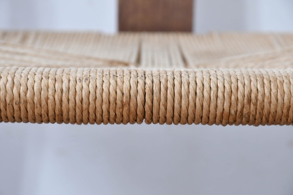 デンマーク　希少なヴィンテージ品　北欧家具　老舗家具メーカー CARL HANSEN&SON(カール・ハンセン&サン)　ハンス J. ウェグナー(HANS J. WEGNER)デザイン　CH24　特徴的なラインを描くYチェア　(R-085991)