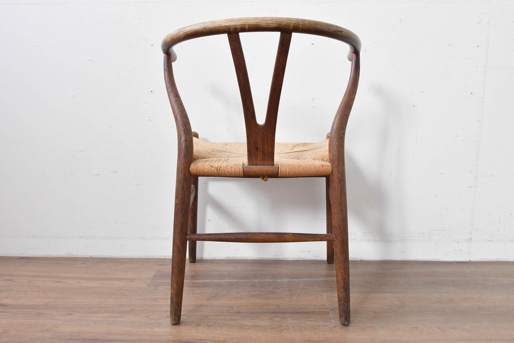 デンマーク　希少なヴィンテージ品　北欧家具　老舗家具メーカー CARL HANSEN&SON(カール・ハンセン&サン)　ハンス J. ウェグナー(HANS J. WEGNER)デザイン　CH24　特徴的なラインを描くYチェア　(R-085991)