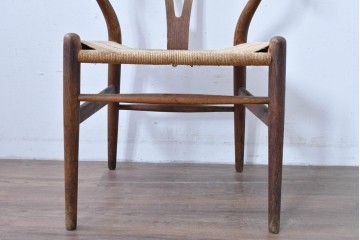 デンマーク　希少なヴィンテージ品　北欧家具　老舗家具メーカー CARL HANSEN&SON(カール・ハンセン&サン)　ハンス J. ウェグナー(HANS J. WEGNER)デザイン　CH24　特徴的なラインを描くYチェア　(R-085991)