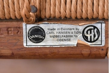 デンマーク　希少なヴィンテージ品　北欧家具　老舗家具メーカー CARL HANSEN&SON(カール・ハンセン&サン)　ハンス J. ウェグナー(HANS J. WEGNER)デザイン　CH24　特徴的なラインを描くYチェア　(R-085991)