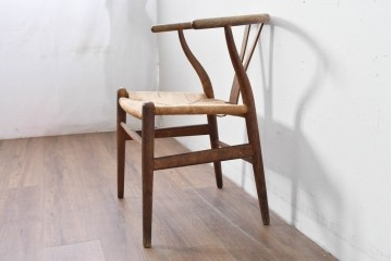 デンマーク　希少なヴィンテージ品　北欧家具　老舗家具メーカー CARL HANSEN&SON(カール・ハンセン&サン)　ハンス J. ウェグナー(HANS J. WEGNER)デザイン　CH24　特徴的なラインを描くYチェア　(R-085991)