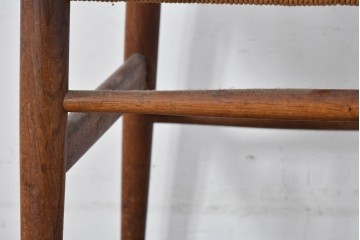 デンマーク　希少なヴィンテージ品　北欧家具　老舗家具メーカー CARL HANSEN&SON(カール・ハンセン&サン)　ハンス J. ウェグナー(HANS J. WEGNER)デザイン　CH24　特徴的なラインを描くYチェア　(R-085991)