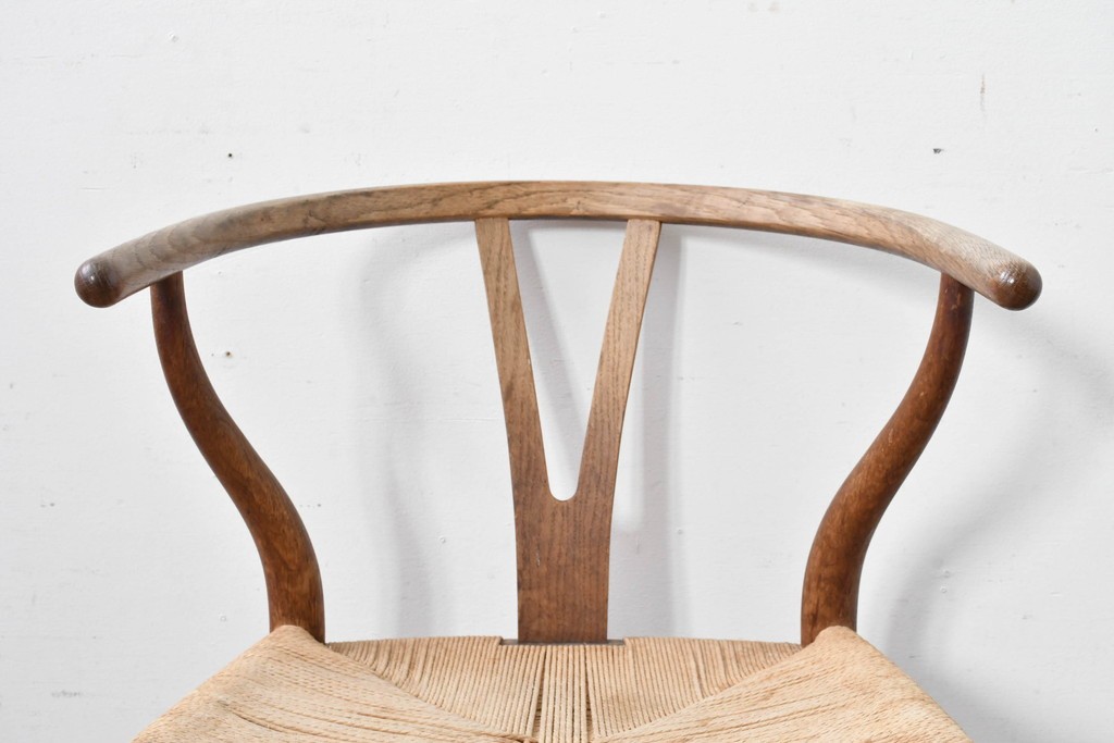 デンマーク　希少なヴィンテージ品　北欧家具　老舗家具メーカー CARL HANSEN&SON(カール・ハンセン&サン)　ハンス J. ウェグナー(HANS J. WEGNER)デザイン　CH24　特徴的なラインを描くYチェア　(R-085991)