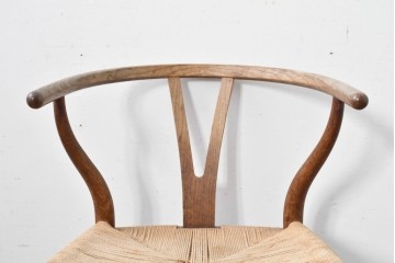 デンマーク　希少なヴィンテージ品　北欧家具　老舗家具メーカー CARL HANSEN&SON(カール・ハンセン&サン)　ハンス J. ウェグナー(HANS J. WEGNER)デザイン　CH24　特徴的なラインを描くYチェア　(R-085991)