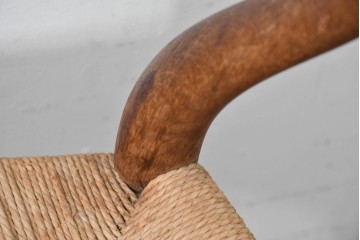 デンマーク　希少なヴィンテージ品　北欧家具　老舗家具メーカー CARL HANSEN&SON(カール・ハンセン&サン)　ハンス J. ウェグナー(HANS J. WEGNER)デザイン　CH24　特徴的なラインを描くYチェア　(R-085991)