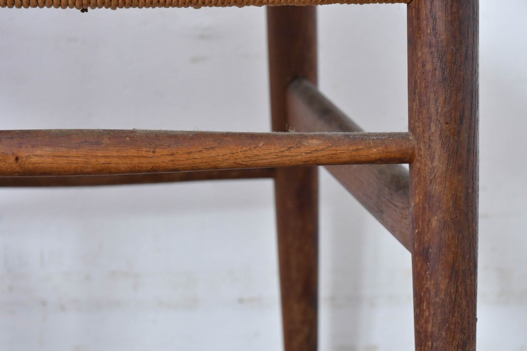 デンマーク　希少なヴィンテージ品　北欧家具　老舗家具メーカー CARL HANSEN&SON(カール・ハンセン&サン)　ハンス J. ウェグナー(HANS J. WEGNER)デザイン　CH24　特徴的なラインを描くYチェア　(R-085991)