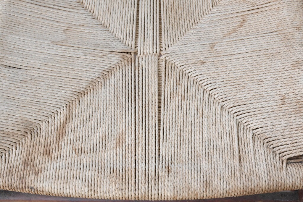 デンマーク　希少なヴィンテージ品　北欧家具　老舗家具メーカー CARL HANSEN&SON(カール・ハンセン&サン)　ハンス J. ウェグナー(HANS J. WEGNER)デザイン　CH24　特徴的なラインを描くYチェア　(R-085991)