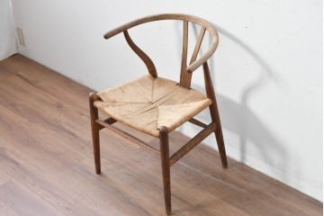 デンマーク　希少なヴィンテージ品　北欧家具　老舗家具メーカー CARL HANSEN&SON(カール・ハンセン&サン)　ハンス J. ウェグナー(HANS J. WEGNER)デザイン　CH24　特徴的なラインを描くYチェア　(R-085991)