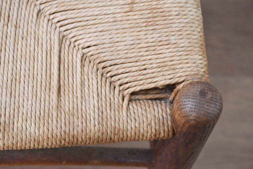 デンマーク　希少なヴィンテージ品　北欧家具　老舗家具メーカー CARL HANSEN&SON(カール・ハンセン&サン)　ハンス J. ウェグナー(HANS J. WEGNER)デザイン　CH24　特徴的なラインを描くYチェア　(R-085991)