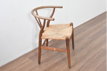 デンマーク　希少なヴィンテージ品　北欧家具　老舗家具メーカー CARL HANSEN&SON(カール・ハンセン&サン)　ハンス J. ウェグナー(HANS J. WEGNER)デザイン　CH24　特徴的なラインを描くYチェア　(R-085991)