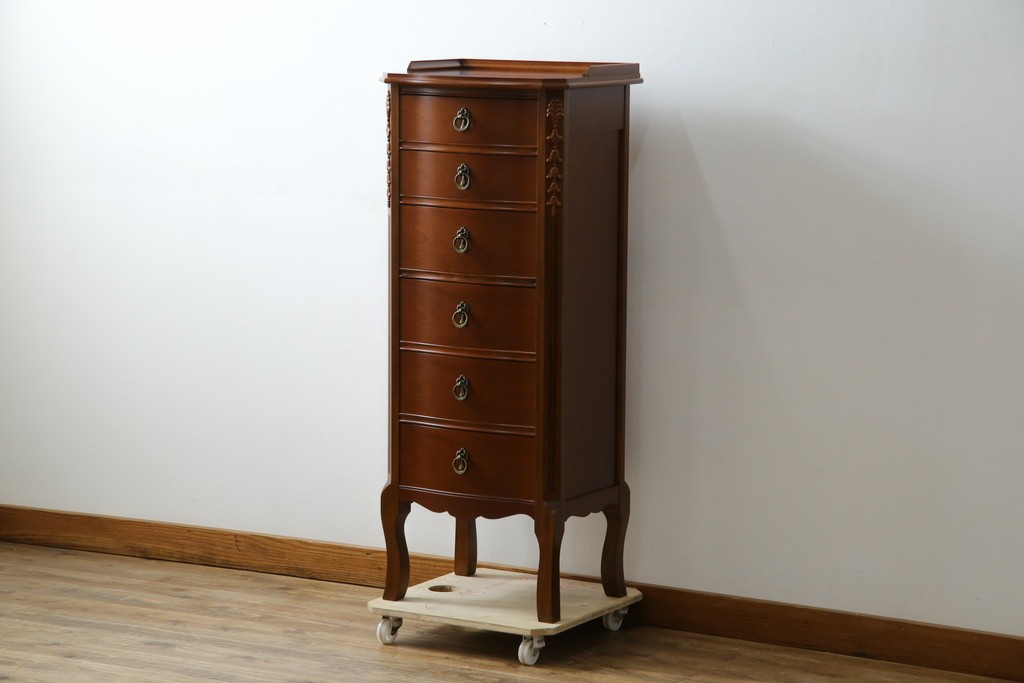 中古　美品　希少な廃番品　LYNN・HOLLYN(リン・ホーリン)　細かな装飾と曲線脚が上品な縦型チェスト　(R-085992)