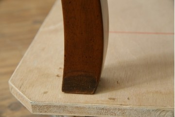 中古　美品　希少な廃番品　LYNN・HOLLYN(リン・ホーリン)　細かな装飾と曲線脚が上品な縦型チェスト　(R-085992)