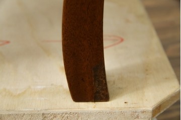 中古　美品　希少な廃番品　LYNN・HOLLYN(リン・ホーリン)　細かな装飾と曲線脚が上品な縦型チェスト　(R-085992)