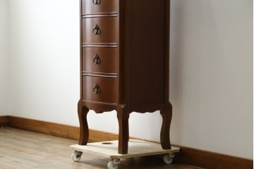 中古　美品　希少な廃番品　LYNN・HOLLYN(リン・ホーリン)　細かな装飾と曲線脚が上品な縦型チェスト　(R-085992)