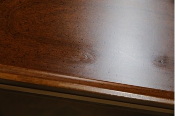 中古　美品　希少な廃番品　LYNN・HOLLYN(リン・ホーリン)　細かな装飾と曲線脚が上品な縦型チェスト　(R-085992)