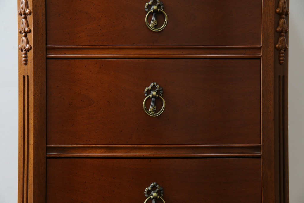 中古　美品　希少な廃番品　LYNN・HOLLYN(リン・ホーリン)　細かな装飾と曲線脚が上品な縦型チェスト　(R-085992)