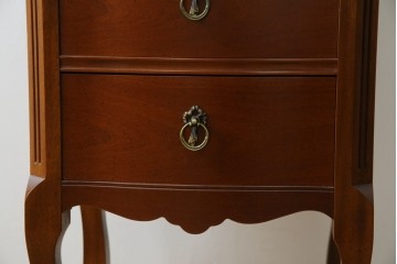 中古　美品　希少な廃番品　LYNN・HOLLYN(リン・ホーリン)　細かな装飾と曲線脚が上品な縦型チェスト　(R-085992)