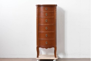 中古　美品　希少な廃番品　LYNN・HOLLYN(リン・ホーリン)　細かな装飾と曲線脚が上品な縦型チェスト　(R-085992)