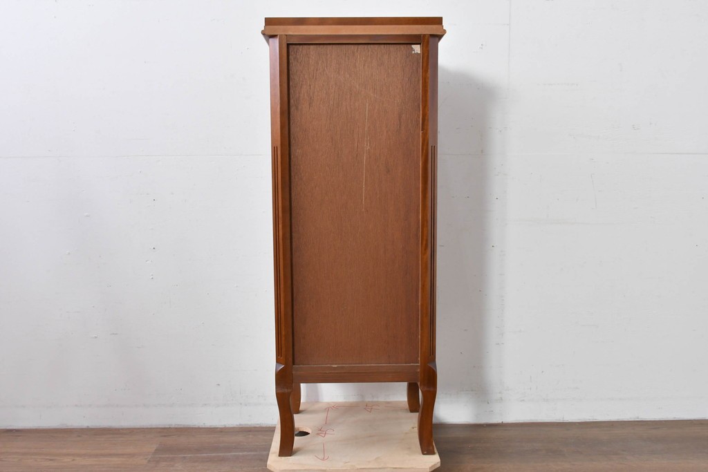 中古　美品　希少な廃番品　LYNN・HOLLYN(リン・ホーリン)　細かな装飾と曲線脚が上品な縦型チェスト　(R-085992)