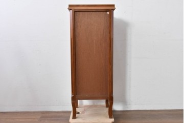 中古　美品　希少な廃番品　LYNN・HOLLYN(リン・ホーリン)　細かな装飾と曲線脚が上品な縦型チェスト　(R-085992)