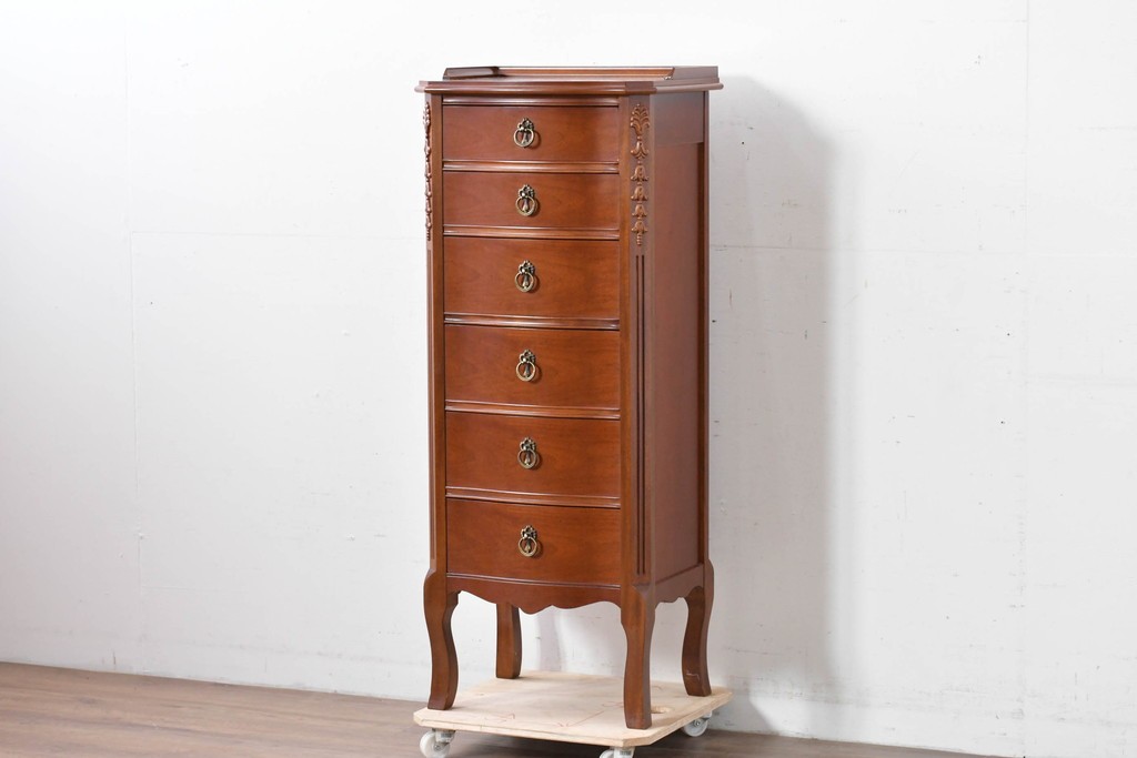 中古　美品　希少な廃番品　LYNN・HOLLYN(リン・ホーリン)　細かな装飾と曲線脚が上品な縦型チェスト　(R-085992)