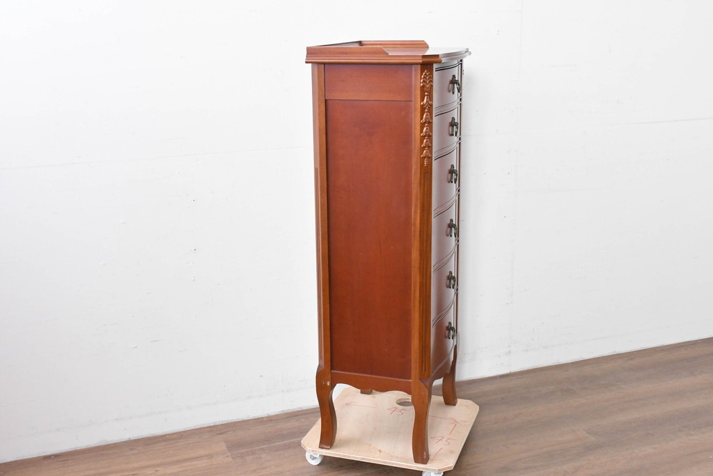 中古　美品　希少な廃番品　LYNN・HOLLYN(リン・ホーリン)　細かな装飾と曲線脚が上品な縦型チェスト　(R-085992)