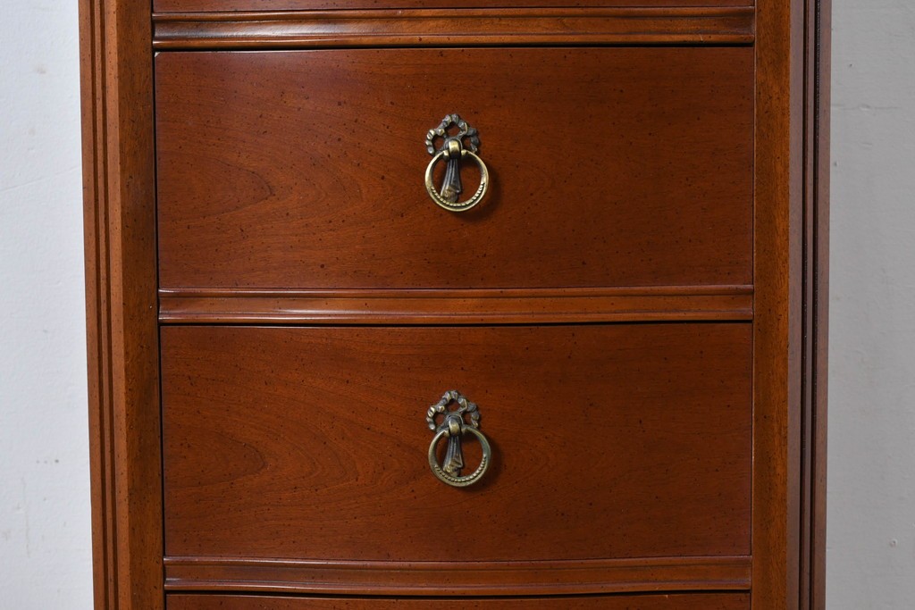 中古　美品　希少な廃番品　LYNN・HOLLYN(リン・ホーリン)　細かな装飾と曲線脚が上品な縦型チェスト　(R-085992)