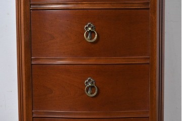 中古　美品　希少な廃番品　LYNN・HOLLYN(リン・ホーリン)　細かな装飾と曲線脚が上品な縦型チェスト　(R-085992)