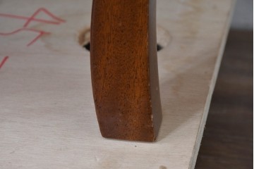 中古　美品　希少な廃番品　LYNN・HOLLYN(リン・ホーリン)　細かな装飾と曲線脚が上品な縦型チェスト　(R-085992)