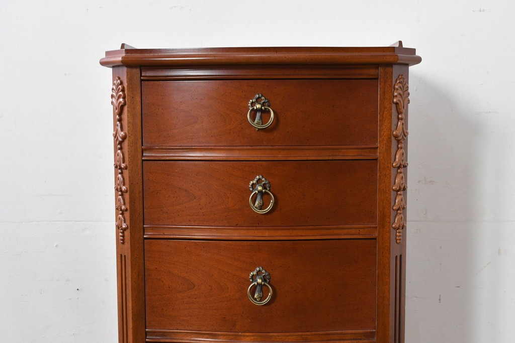 中古　美品　希少な廃番品　LYNN・HOLLYN(リン・ホーリン)　細かな装飾と曲線脚が上品な縦型チェスト　(R-085992)