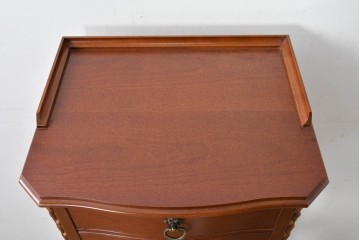 中古　美品　希少な廃番品　LYNN・HOLLYN(リン・ホーリン)　細かな装飾と曲線脚が上品な縦型チェスト　(R-085992)