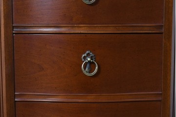 中古　美品　希少な廃番品　LYNN・HOLLYN(リン・ホーリン)　細かな装飾と曲線脚が上品な縦型チェスト　(R-085992)