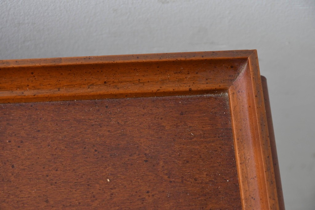 中古　美品　希少な廃番品　LYNN・HOLLYN(リン・ホーリン)　細かな装飾と曲線脚が上品な縦型チェスト　(R-085992)