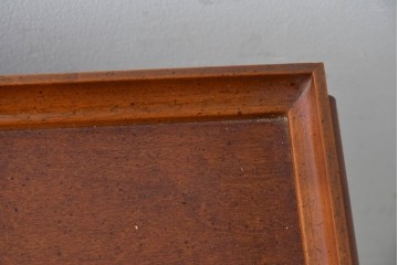 中古　美品　希少な廃番品　LYNN・HOLLYN(リン・ホーリン)　細かな装飾と曲線脚が上品な縦型チェスト　(R-085992)