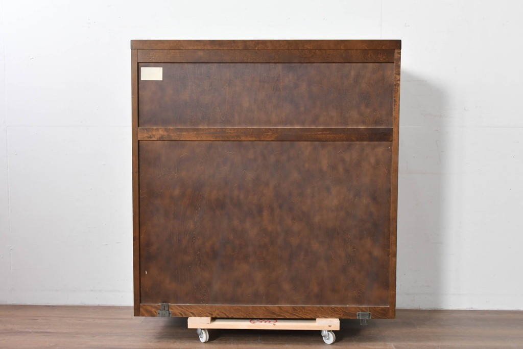 《台輪取り付け加工費込み》　中古　北海道民芸家具　HM161K　重厚な木目と温もり溢れる風合いが魅力のキャビネット　(R-085993)