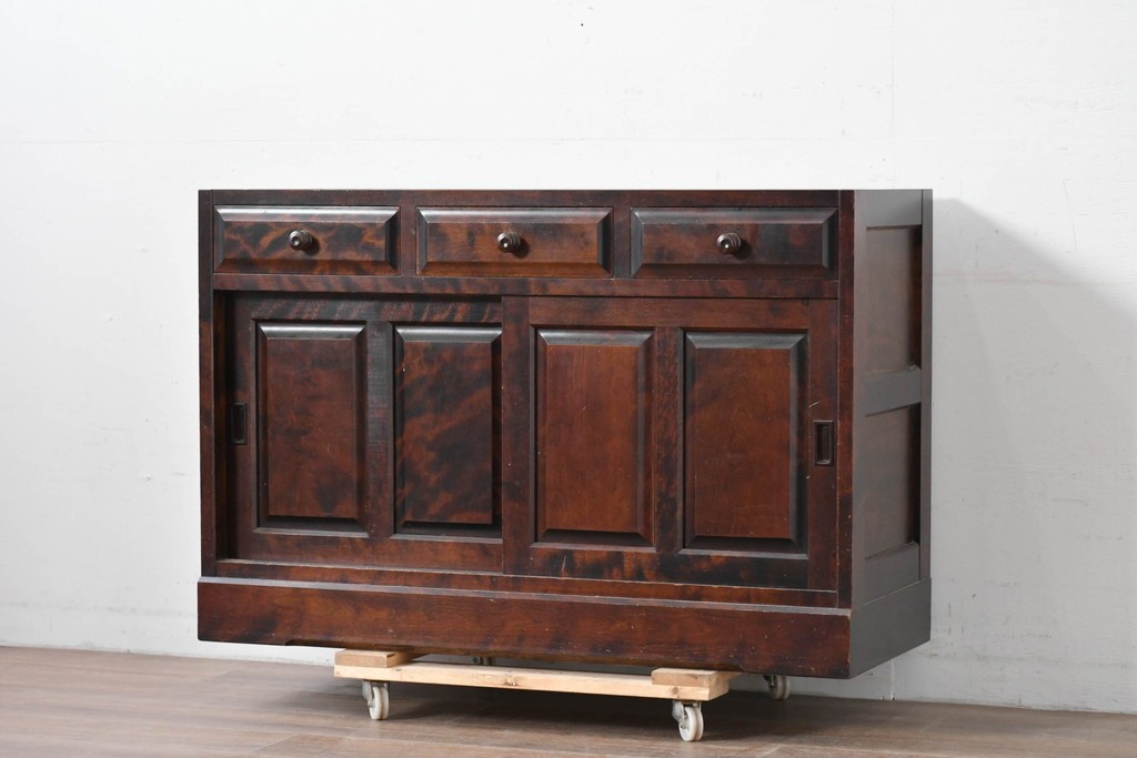 《天板取り付け加工費込み》　中古　北海道民芸家具　HM161K　重厚な木目と温もり溢れる風合いが魅力のサイドボード　(R-085994)