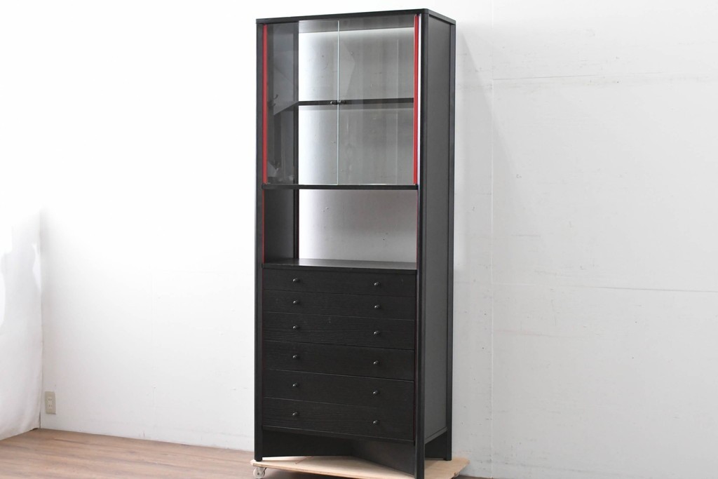 中古　希少モデル　Cassina(カッシーナ)　Brera(ブレラ)　ピエロ・デ・マルティーニ(Piero De Martini)　ガラス扉付きのキャビネット　(R-085995)