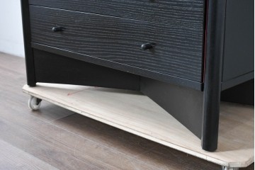 中古　希少モデル　Cassina(カッシーナ)　Brera(ブレラ)　ピエロ・デ・マルティーニ(Piero De Martini)　ガラス扉付きのキャビネット　(R-085995)