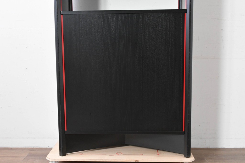 中古　希少モデル　Cassina(カッシーナ)　Brera(ブレラ)　ピエロ・デ・マルティーニ(Piero De Martini)　ガラス扉付きのキャビネット　(R-085995)