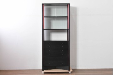 中古　希少モデル　Cassina(カッシーナ)　Brera(ブレラ)　ピエロ・デ・マルティーニ(Piero De Martini)　ガラス扉付きのキャビネット　(R-085995)
