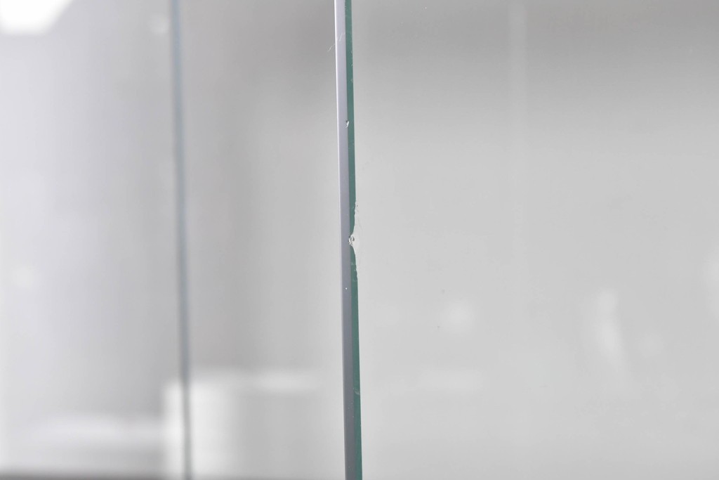 中古　希少モデル　Cassina(カッシーナ)　Brera(ブレラ)　ピエロ・デ・マルティーニ(Piero De Martini)　ガラス扉付きのキャビネット　(R-085996)