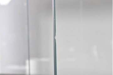 中古　希少モデル　Cassina(カッシーナ)　Brera(ブレラ)　ピエロ・デ・マルティーニ(Piero De Martini)　ガラス扉付きのキャビネット　(R-085996)