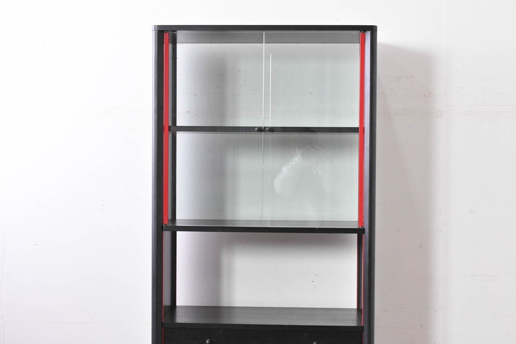 中古　希少モデル　Cassina(カッシーナ)　Brera(ブレラ)　ピエロ・デ・マルティーニ(Piero De Martini)　ガラス扉付きのキャビネット　(R-085996)