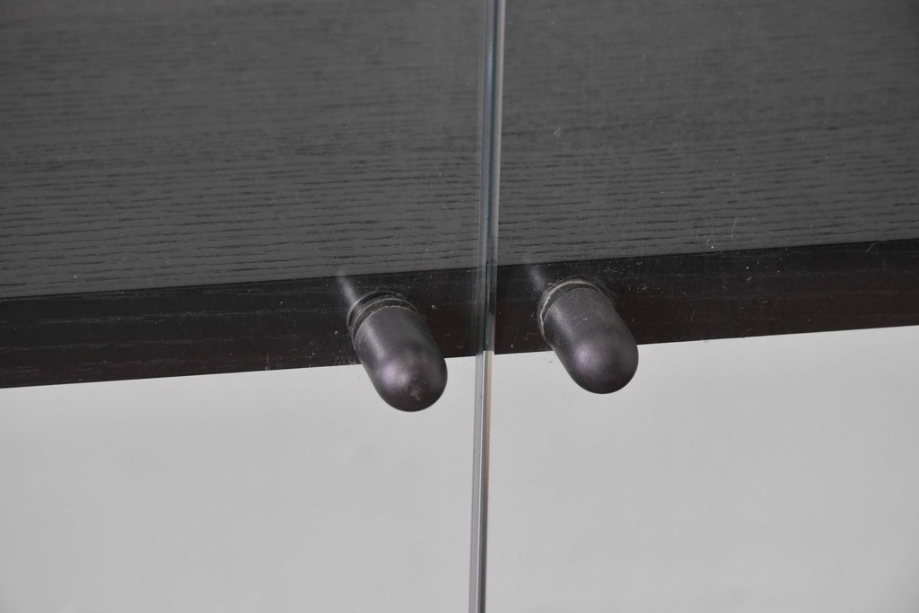 中古　希少モデル　Cassina(カッシーナ)　Brera(ブレラ)　ピエロ・デ・マルティーニ(Piero De Martini)　ガラス扉付きのキャビネット　(R-085996)